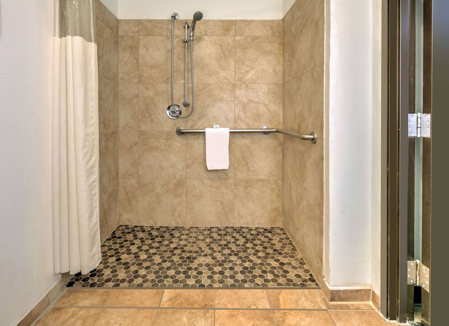 La Quinta Inn & Suites by Wyndham Fort Worth NE Mall 52/52