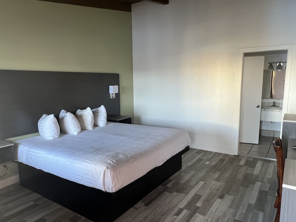 Discovery Inn 10/43