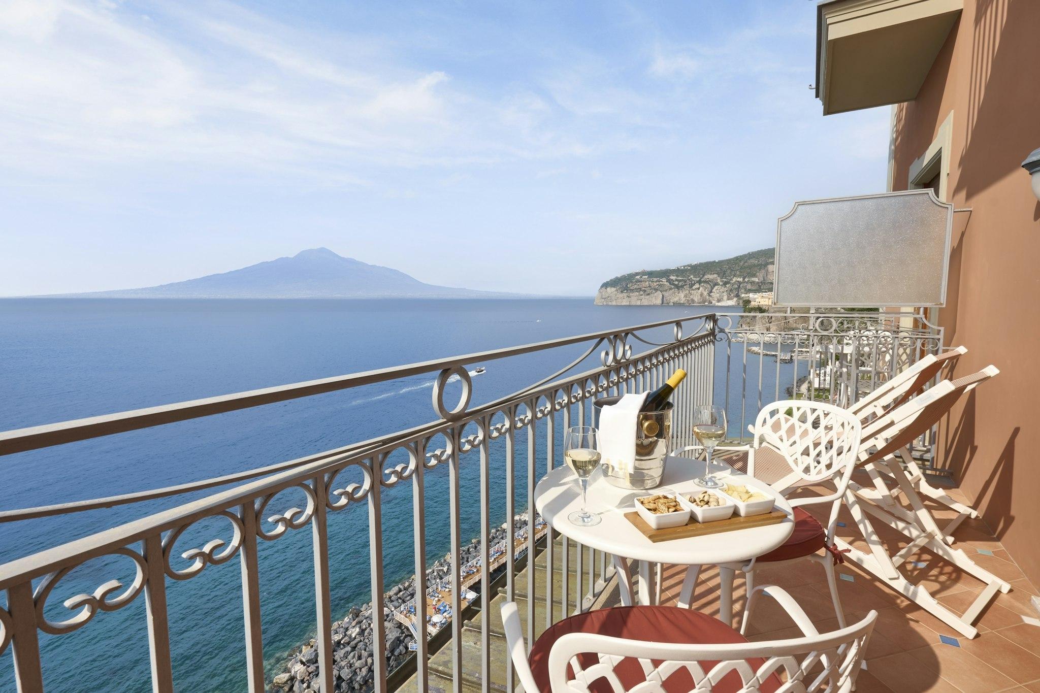 Garden, Comfort, Suite, Partial Sea View