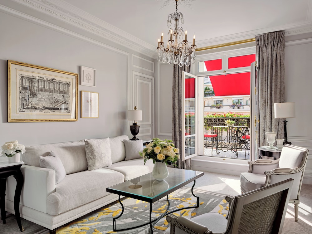Hotel Plaza Athenee 57/79
