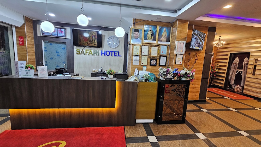 Safari Hotel 7/45