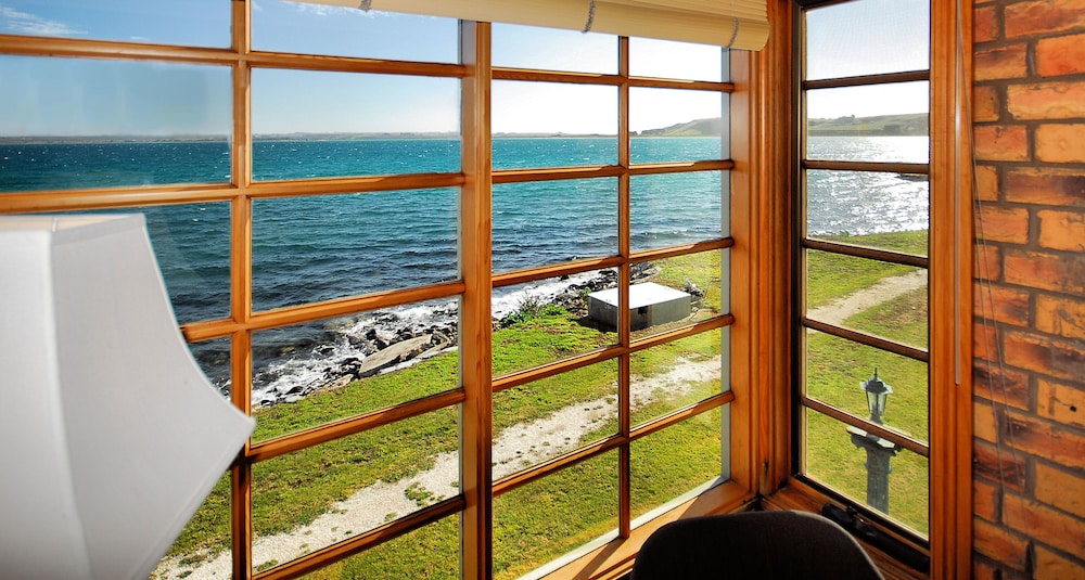 STANLEY VILLAGE WATERFRONT ACCOMMODATION 45/70