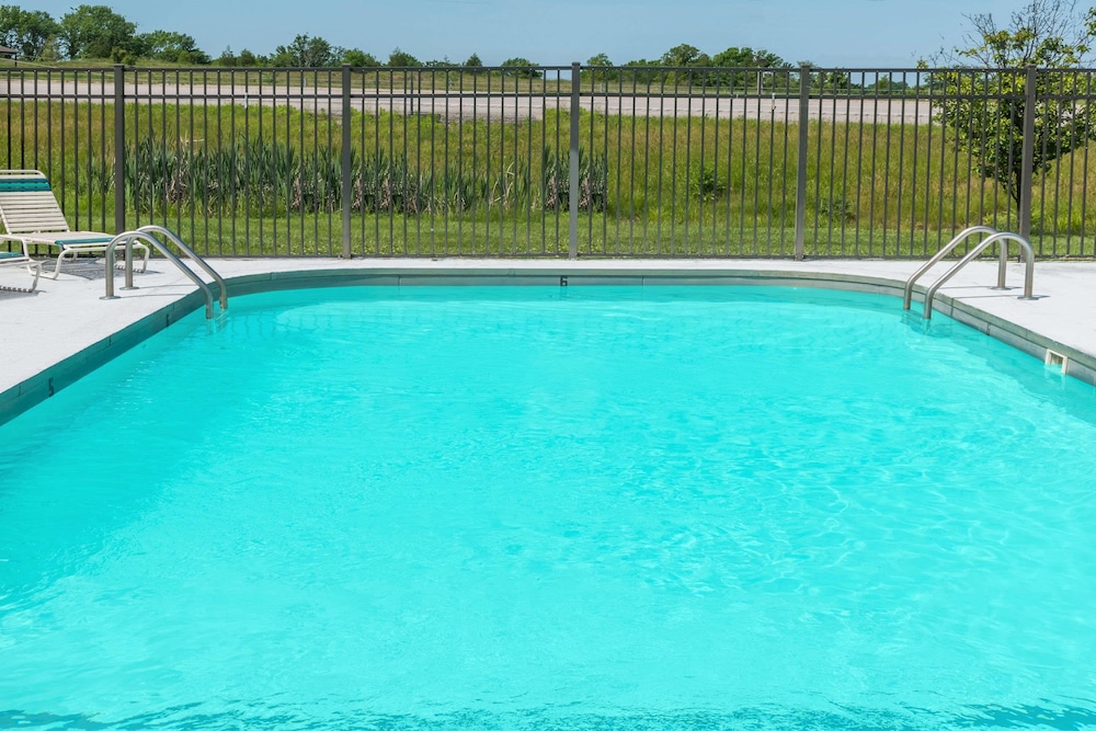 Ramada By Wyndham Columbia 1/51