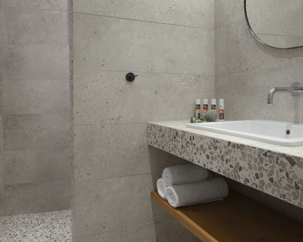 Mykonos Essence Hotel 43/47
