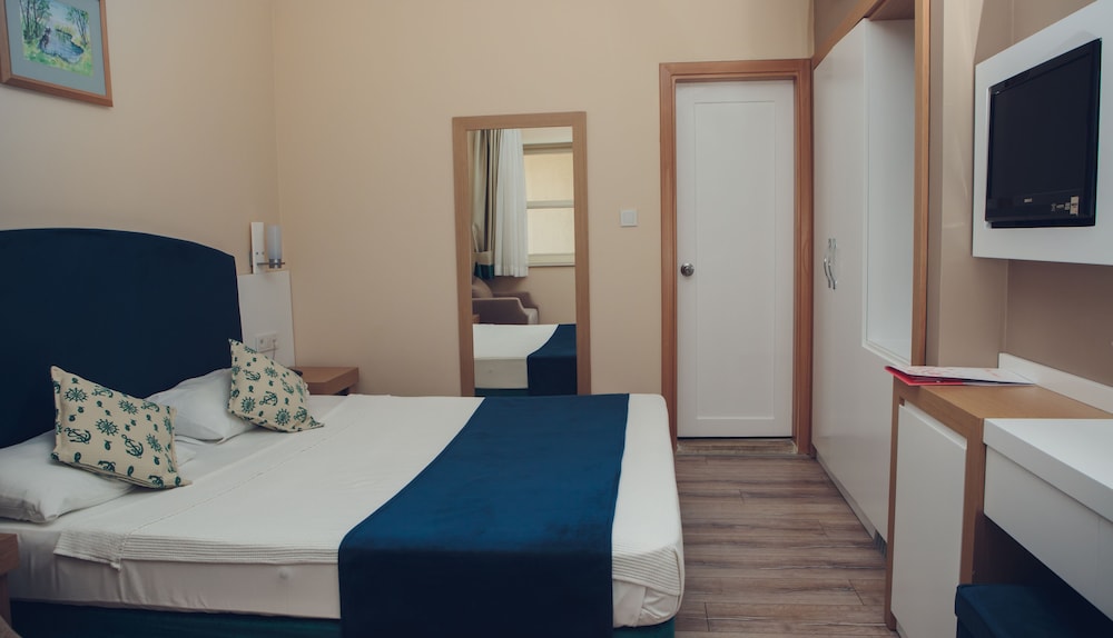 Lancora Beach Hotel 15/50