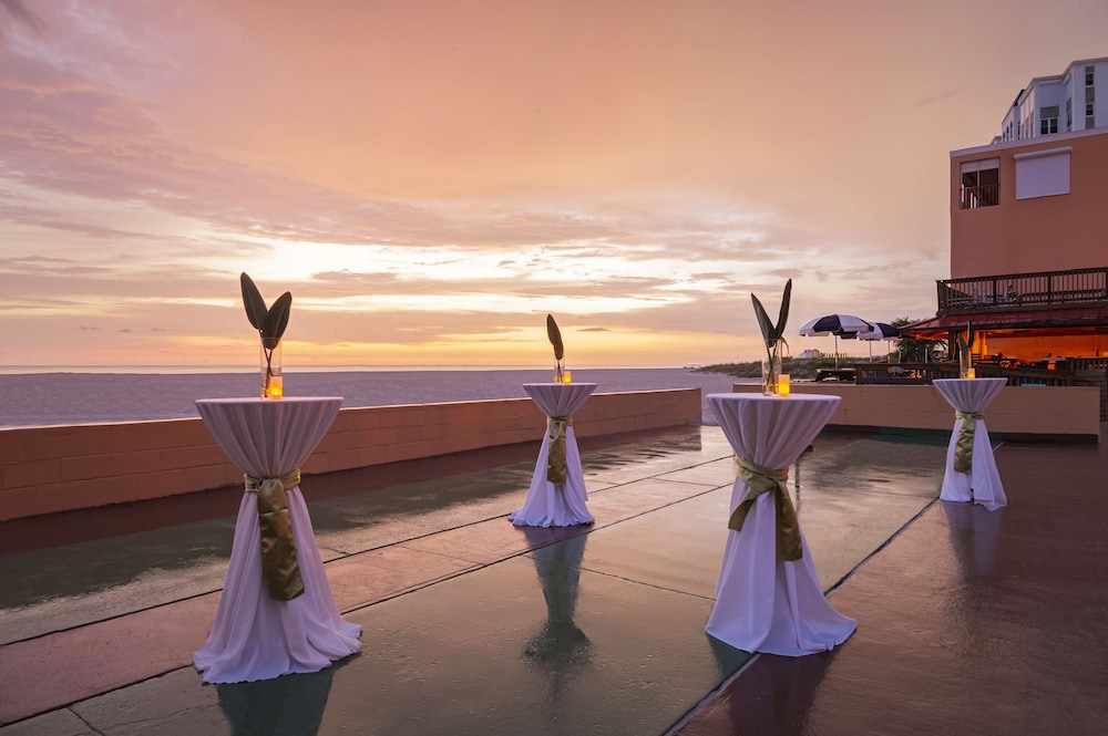 Dolphin Beach Resort 55/61
