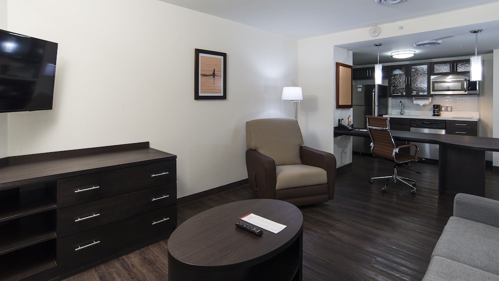 CANDLEWOOD SUITES CELAYA 51/75