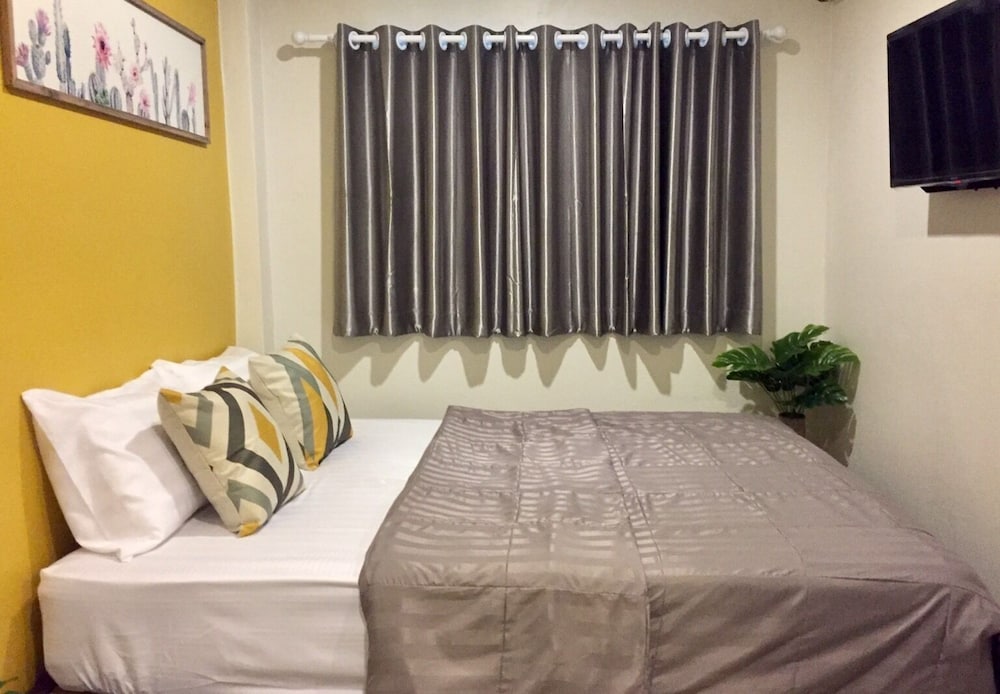 Nouveau Guesthouse 7/19