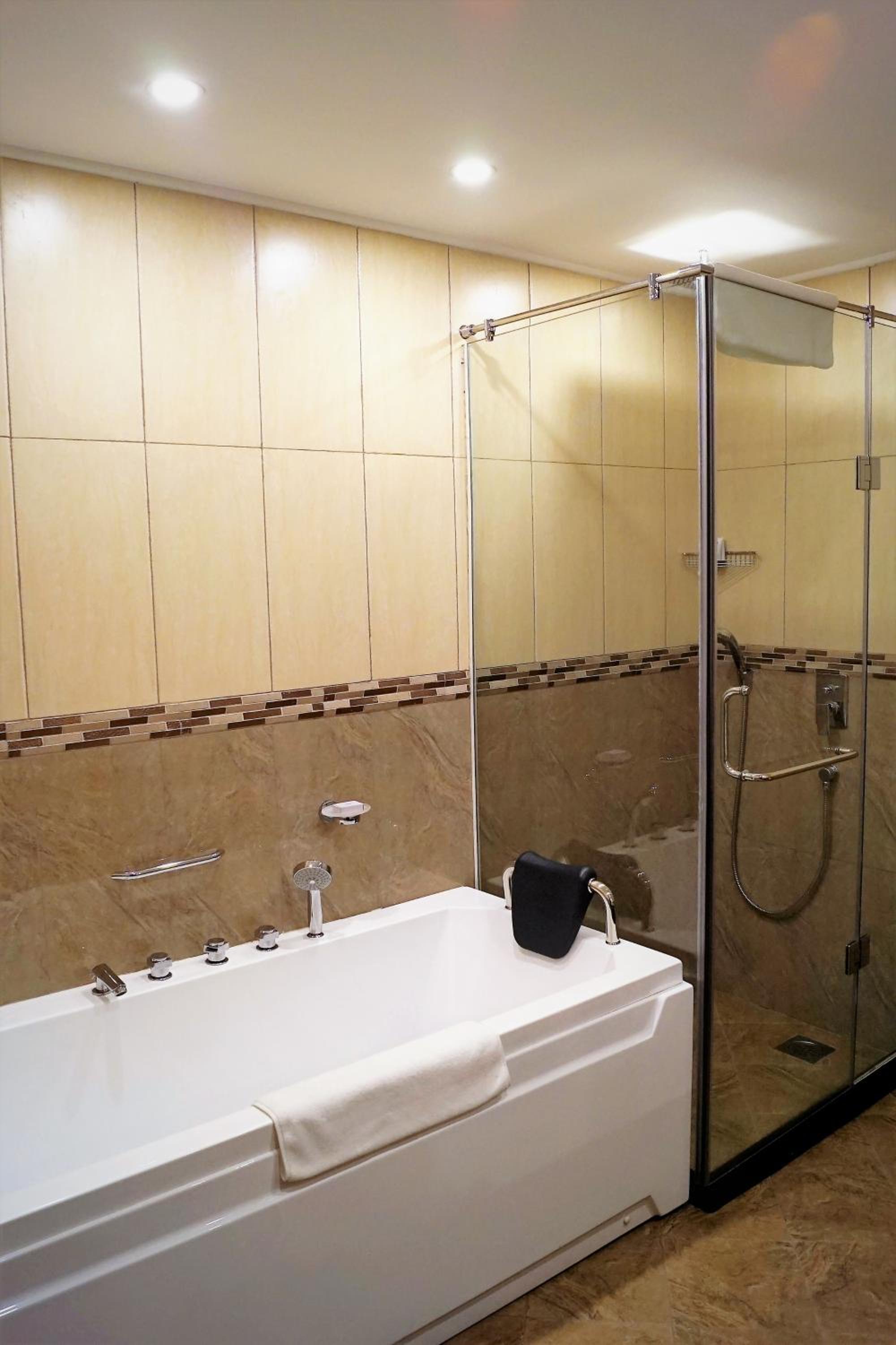 جناح جونيور، Best Western Premier Garden Hotel Entebbe 8/8