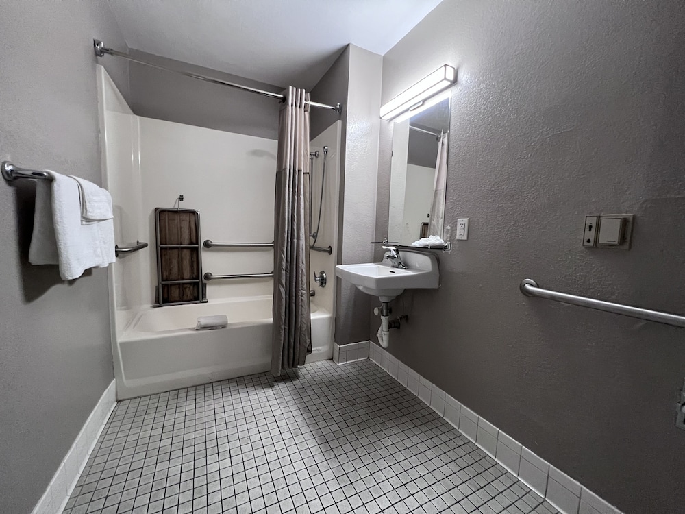 Motel6 Bakersfield, CA - South 54/54