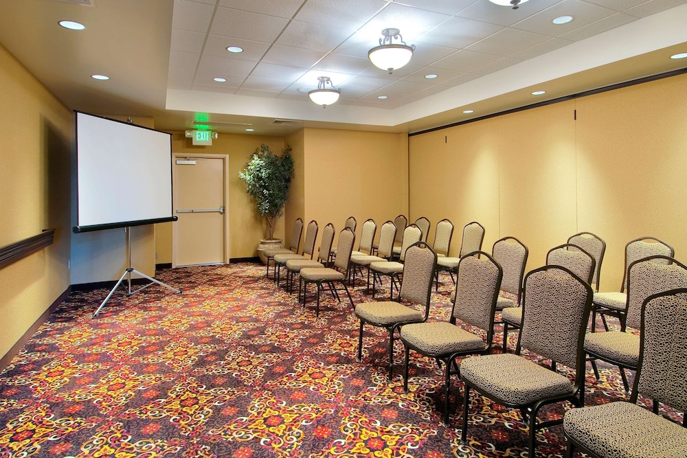 Hampton Inn Suites Lodi 53/65