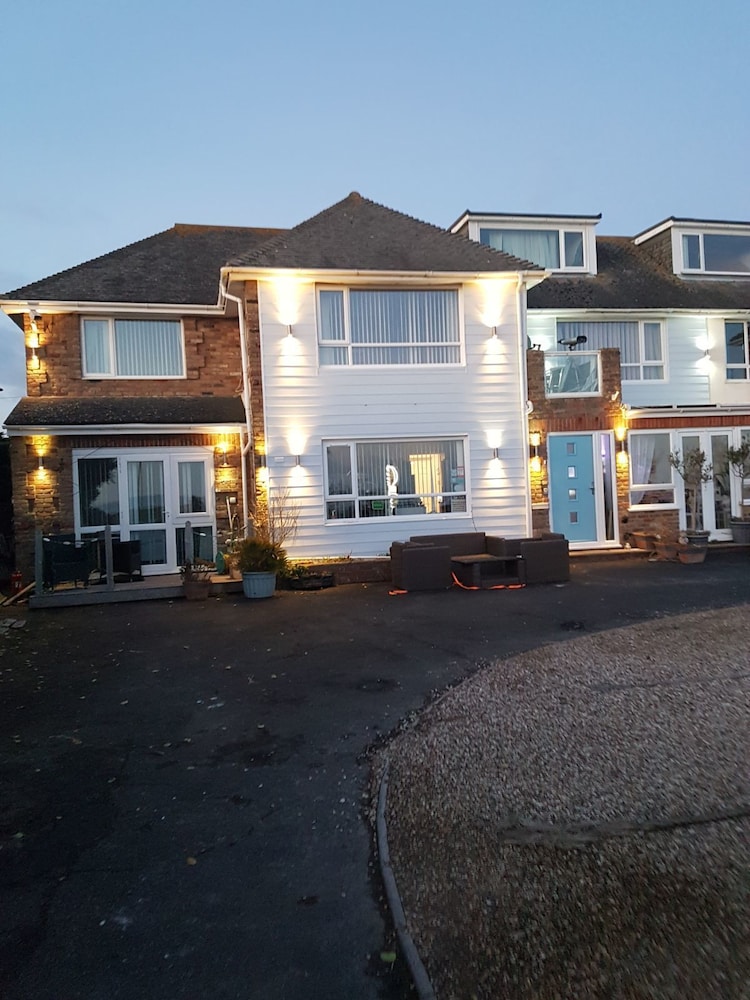 Watersedge Guest House 5/43