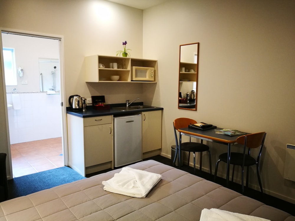 Airport Birches Motel 39/68