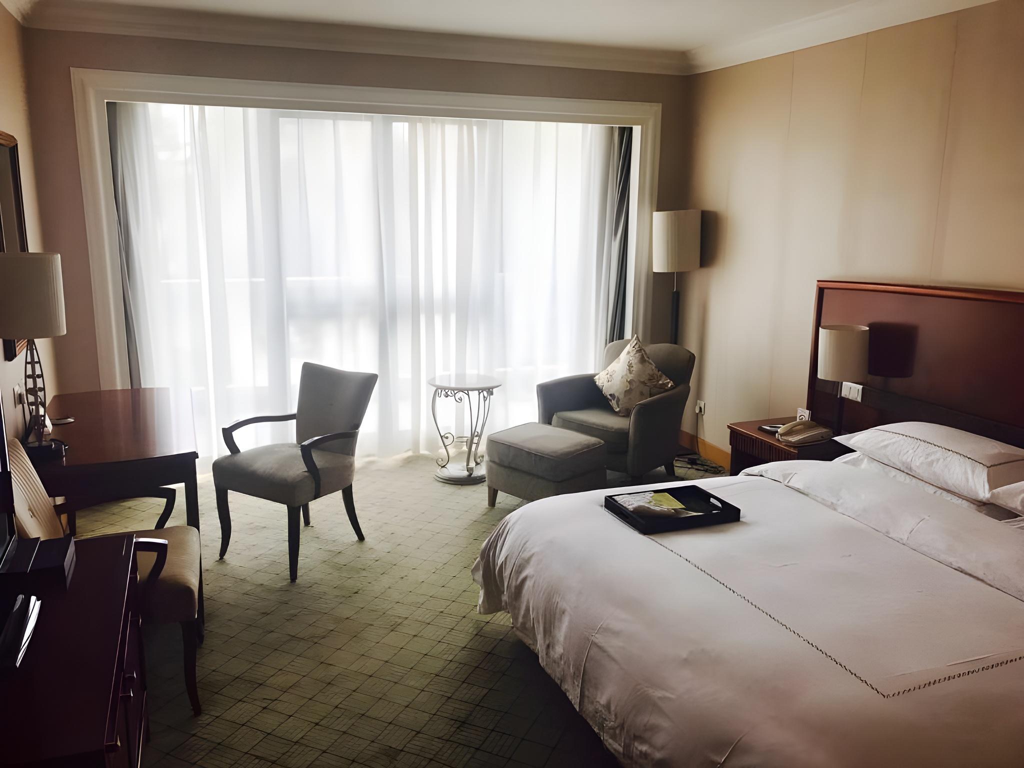 Deluxe, Queen Bed