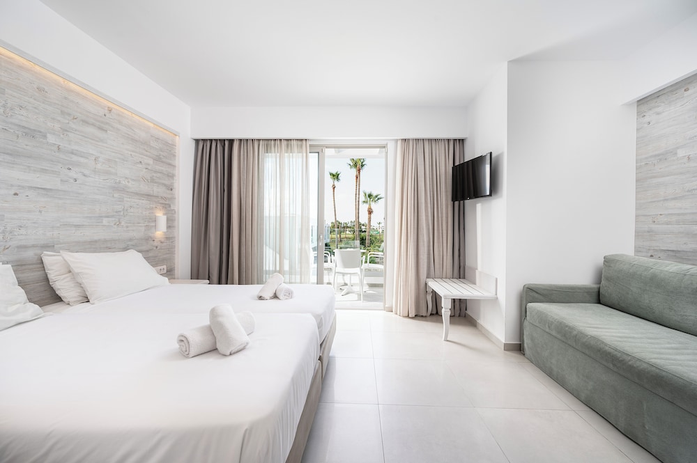 DELUXE, SUITE, TWIN BEDS, POOL VIEW