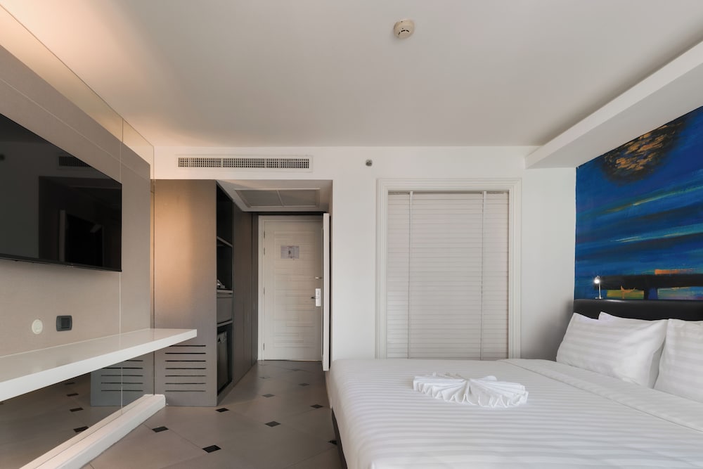 EXECUTIVE, DOUBLE BED, CITY VIEW