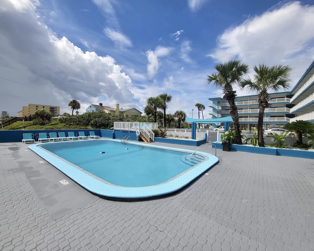 Chateau Mar Beach Resort 43/47