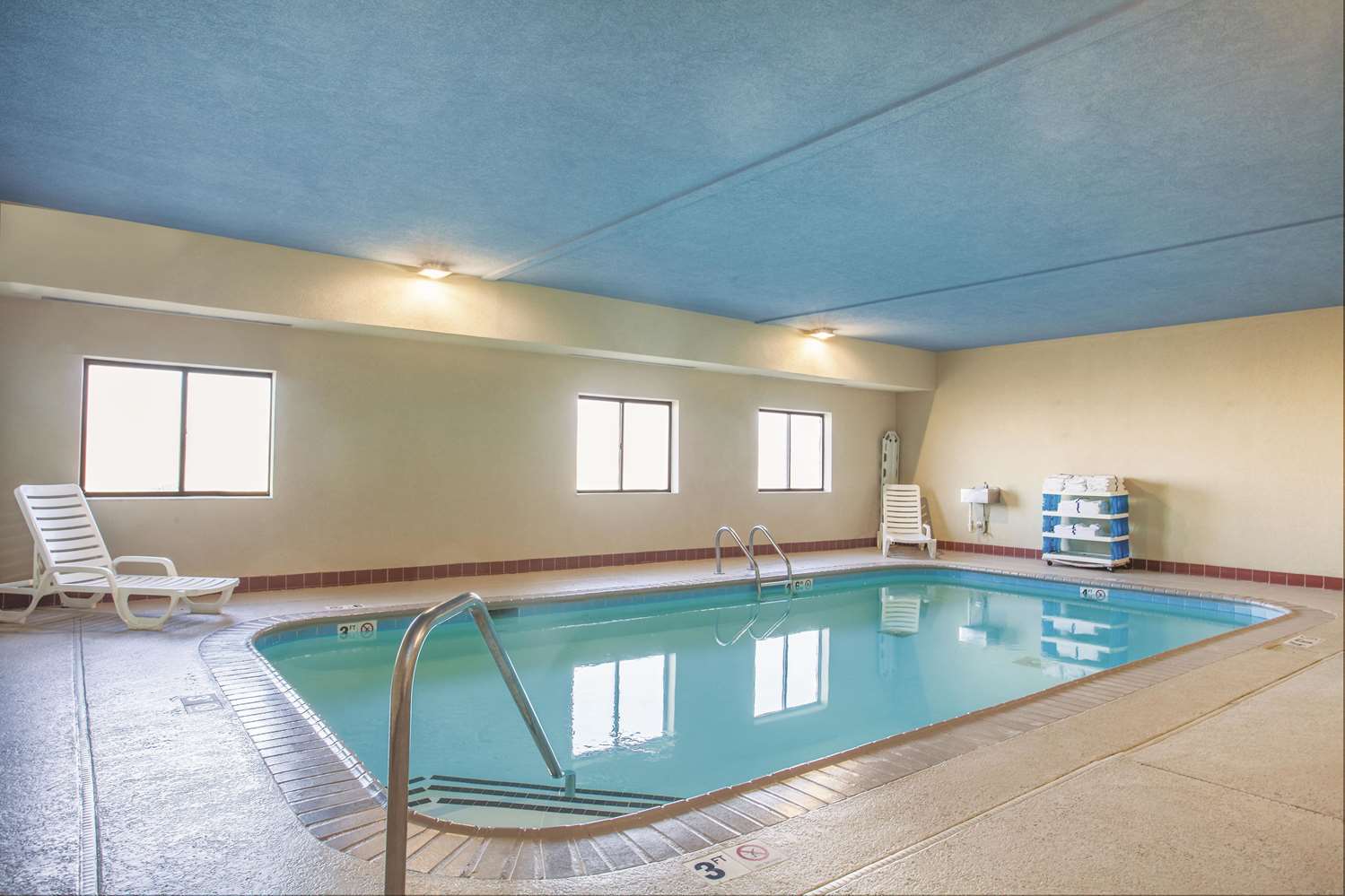 La Quinta Inn & Suites by Wyndham Elizabethtown 10/17