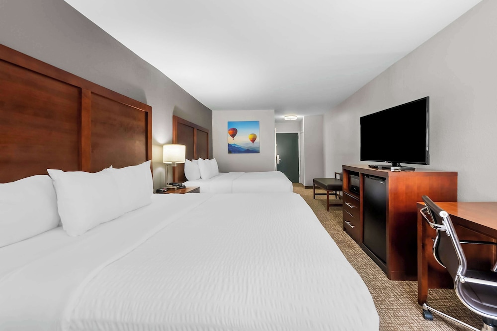 Clarion Pointe Apex - Holly Springs 10/43
