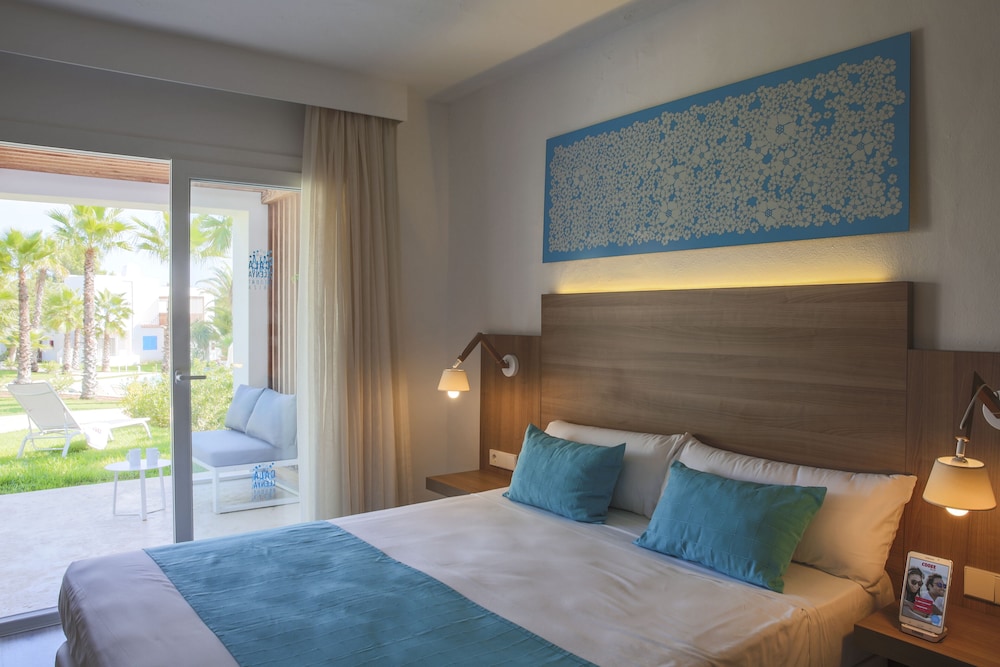 Cala Llenya Resort Ibiza Formerly Ola Club Cala Llenya 9/66