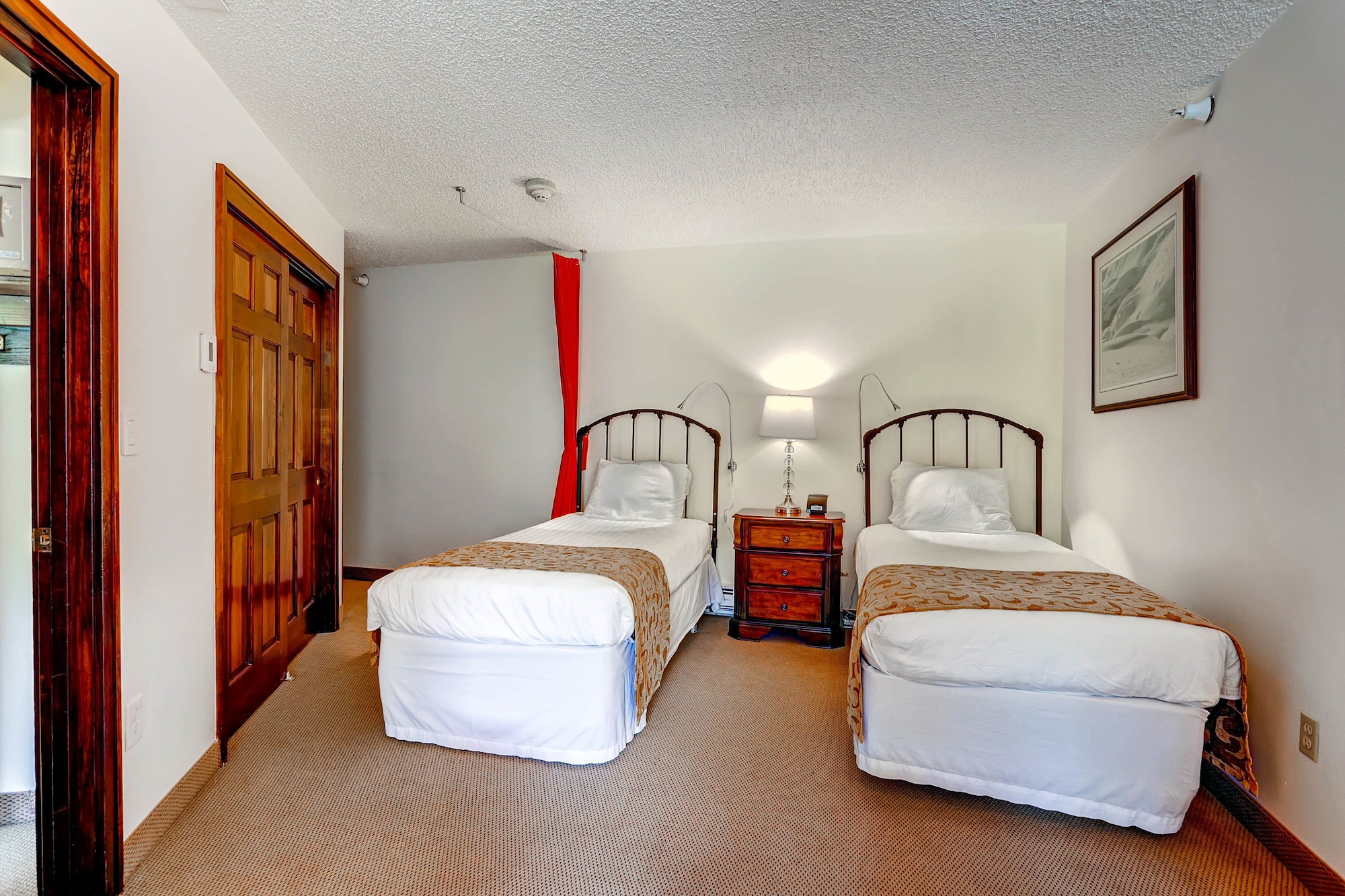 2 BEDROOMS, CONDO, FAMILY