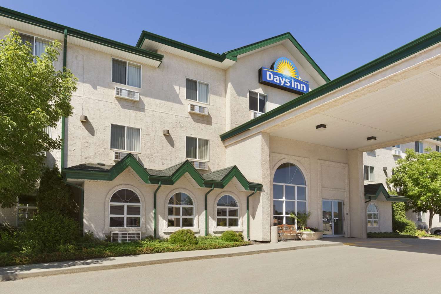 Days Inn by Wyndham Steinbach 8/43