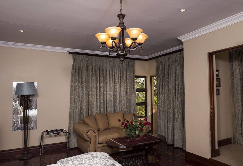 Opikopi Guest House 24/37