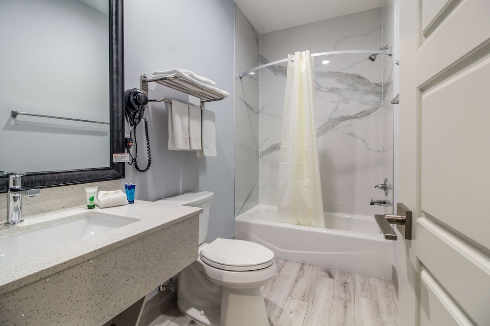 Studio6 Deer Park, TX 30/34