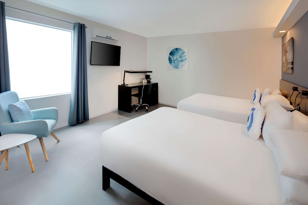 MB Hotel, Trademark Collection by Wyndham 30/72