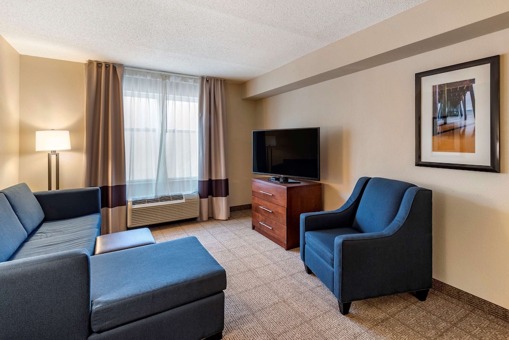 Comfort Inn & Suites Virginia Beach - Norfolk Airport 11/28