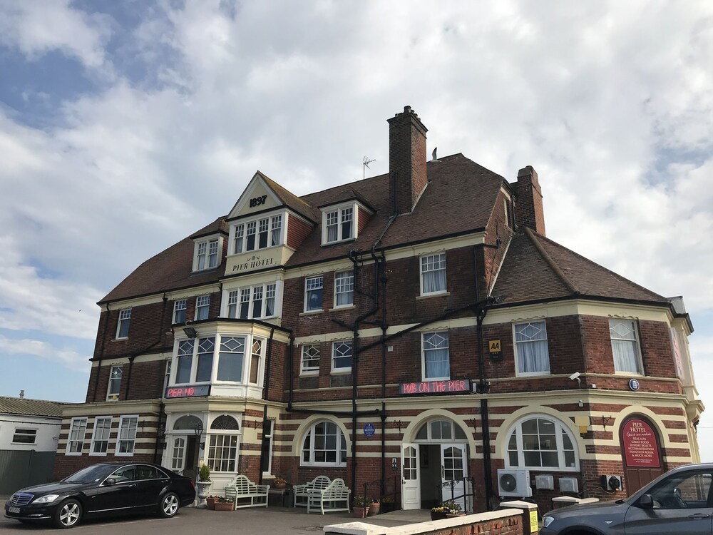 Pier Hotel 3/50