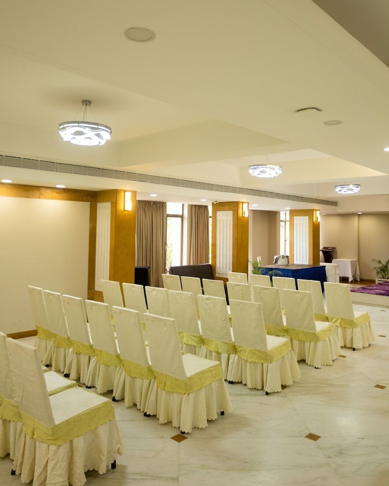 Hotel Ambience Excellency 40/45