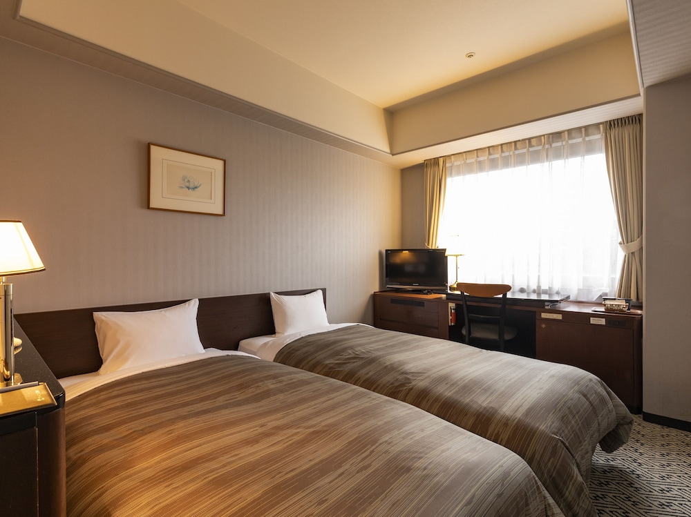COMPACT, TWIN BEDS
