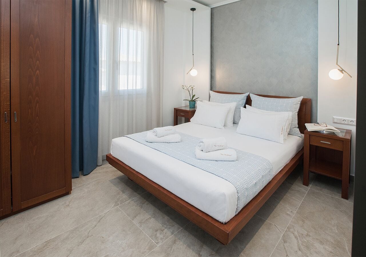 PREMIUM, DELUXE, SUITE