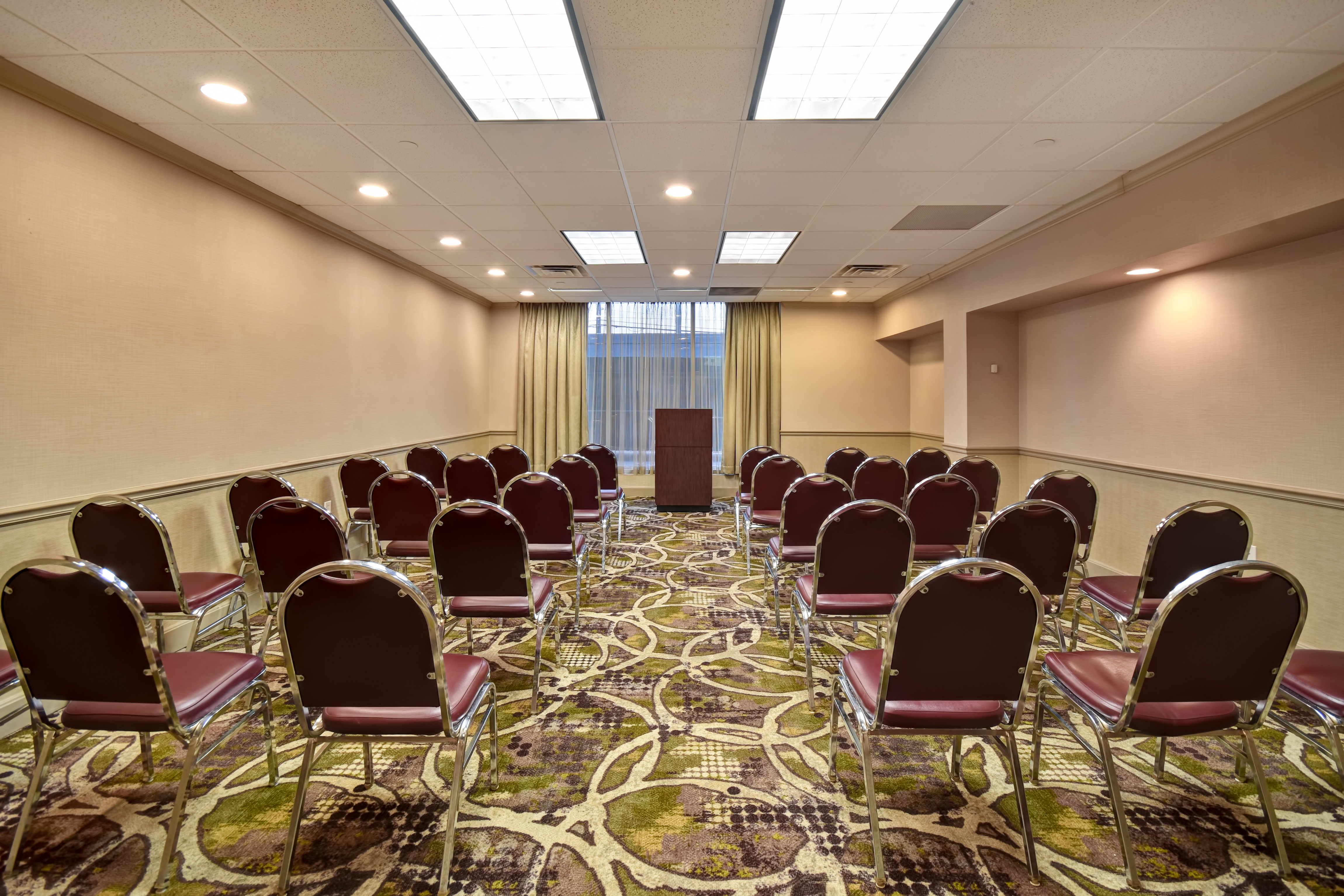 Holiday Inn Cincinnati-Riverfront 45/58