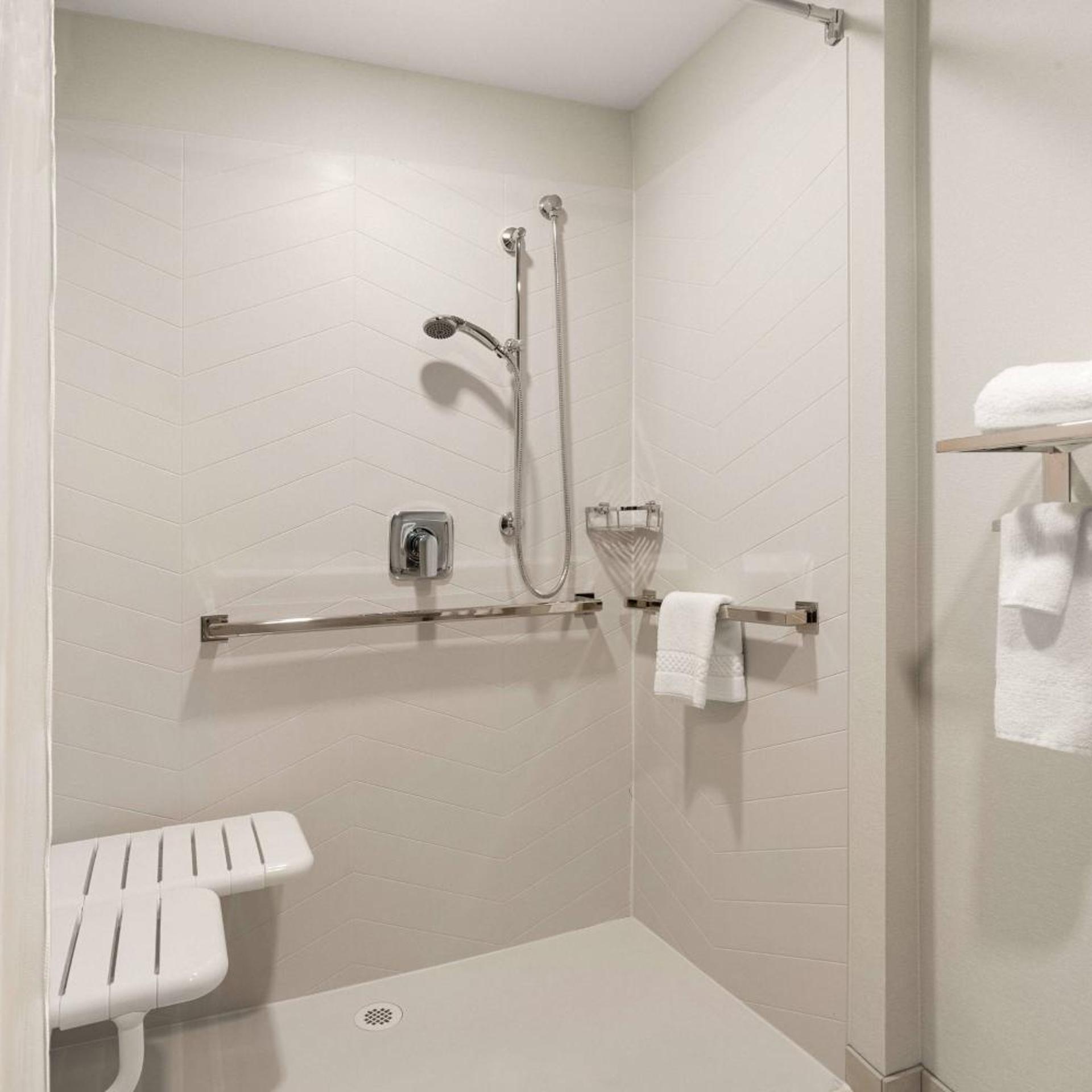 غرفة بسرير كينج بحوض استحمام لذوي الإعاقة، Fairfield Inn & Suites by Marriott Seattle Downtown/Seattle Center 3/4