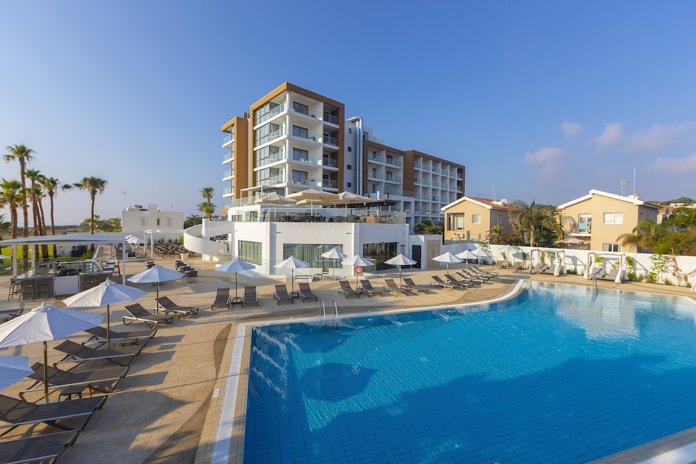 Leonardo Crystal Cove Hotel Spa By the Sea 6/64