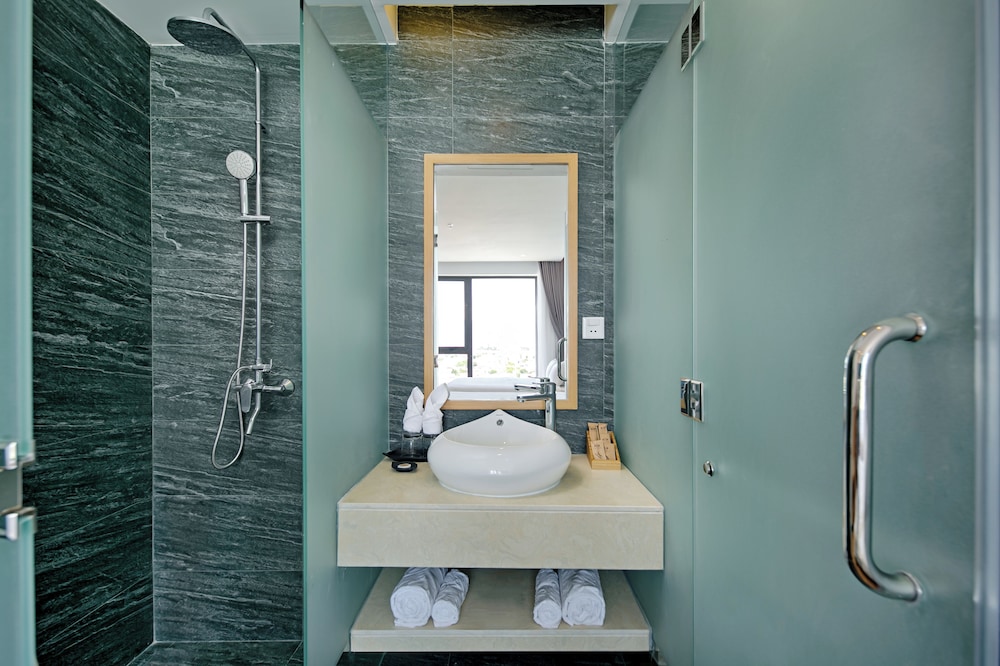 Seashore Hotel & Apartment 64/66
