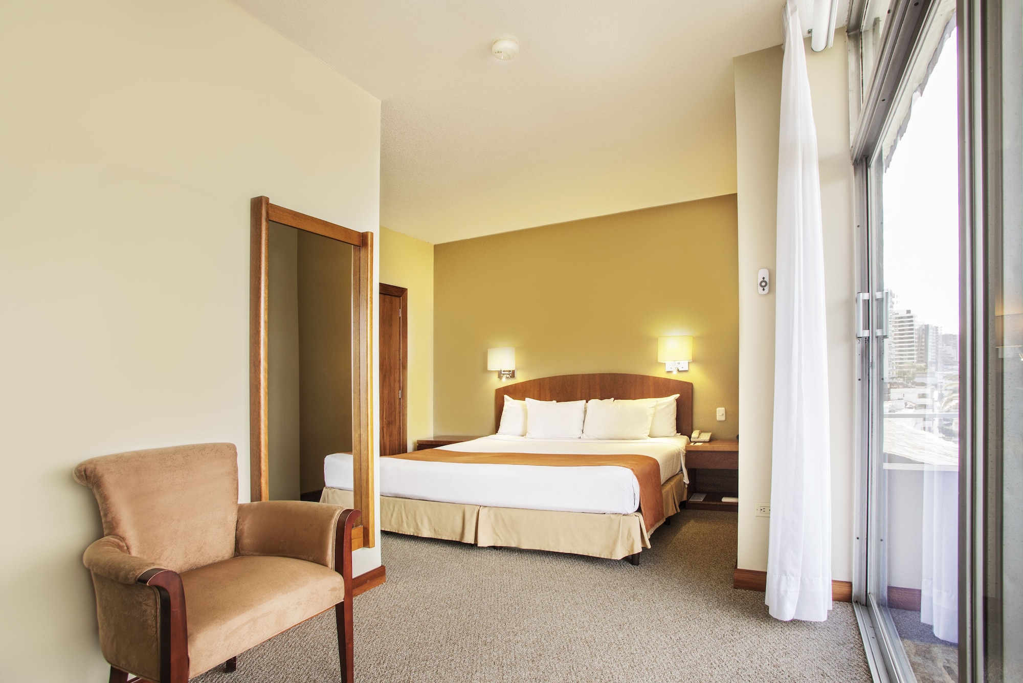 غرفة تنفيذية بسرير كينج، Hotel Quito by Sercotel 2/9