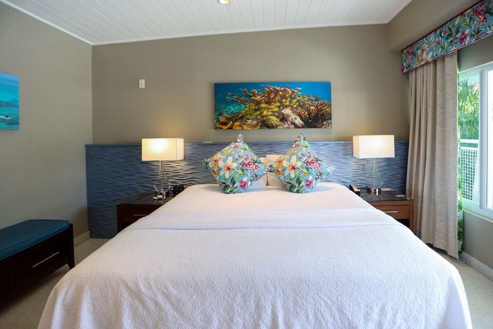 DELUXE, KING BED