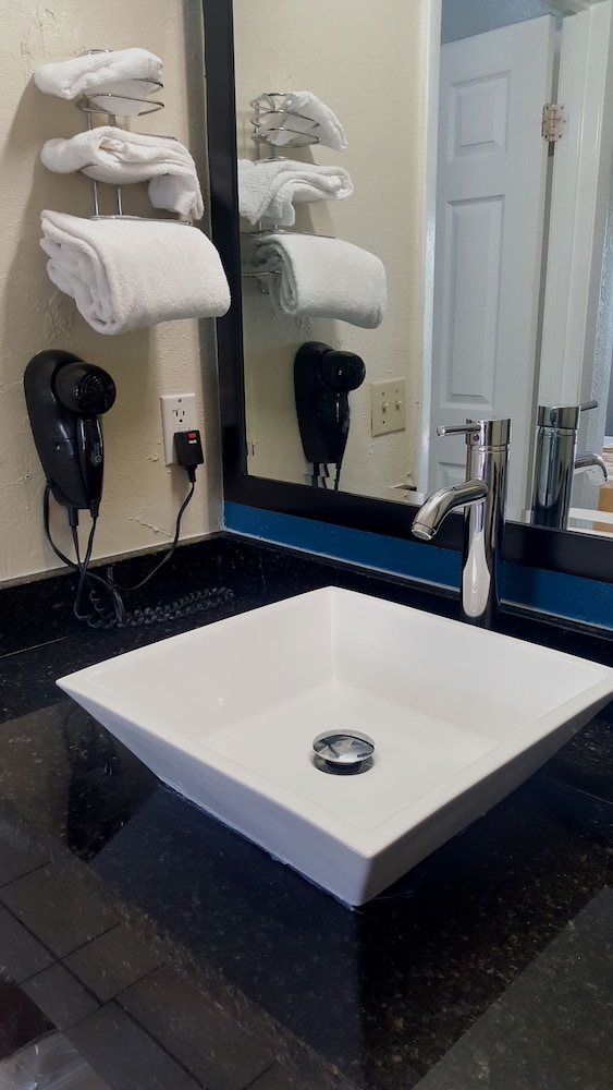 Red Roof Inn Kissimmee, FL 18/37