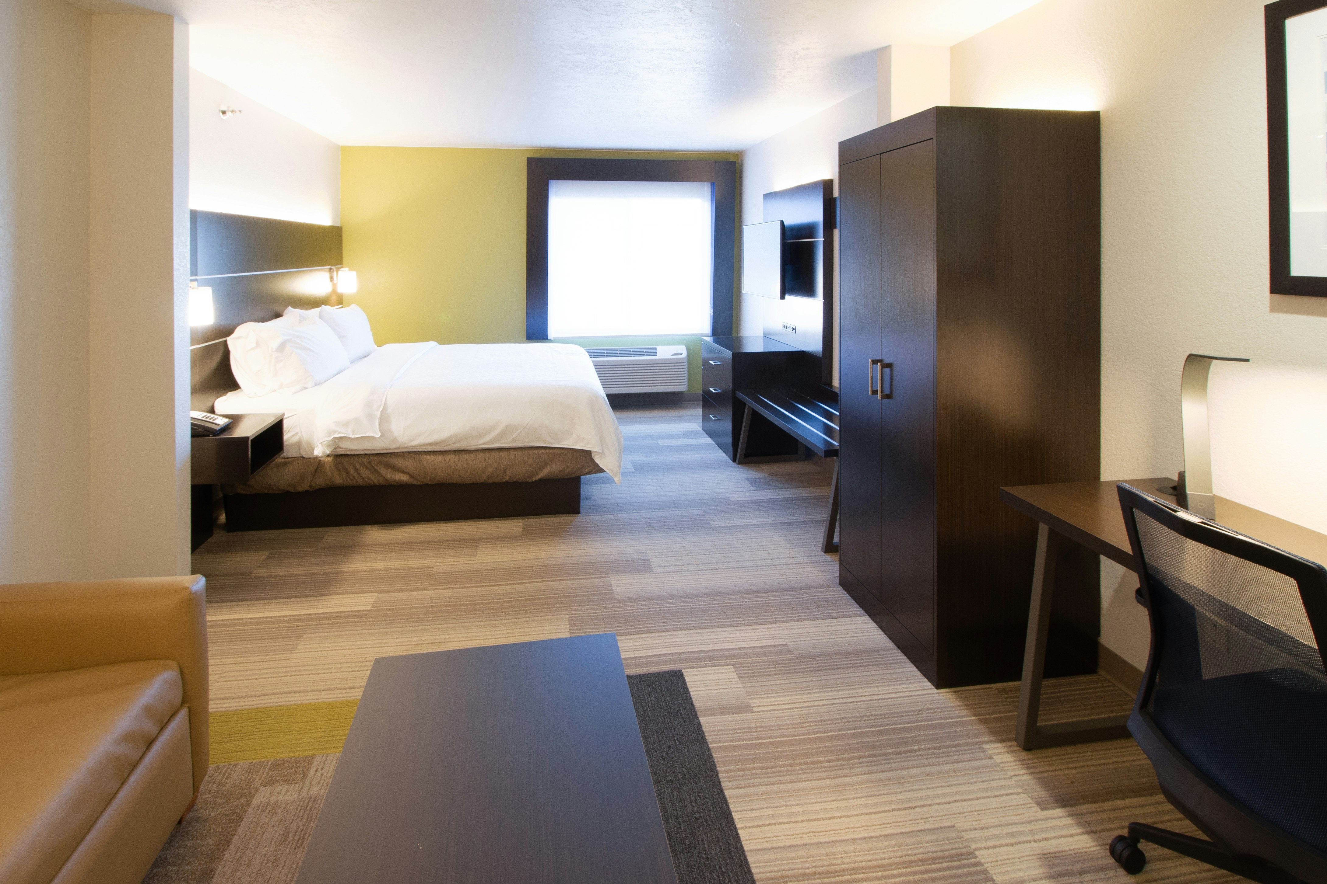 Suite, King Bed, Accessible