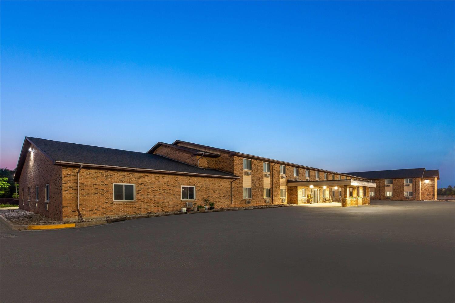 Baymont by Wyndham Manistee 4/42