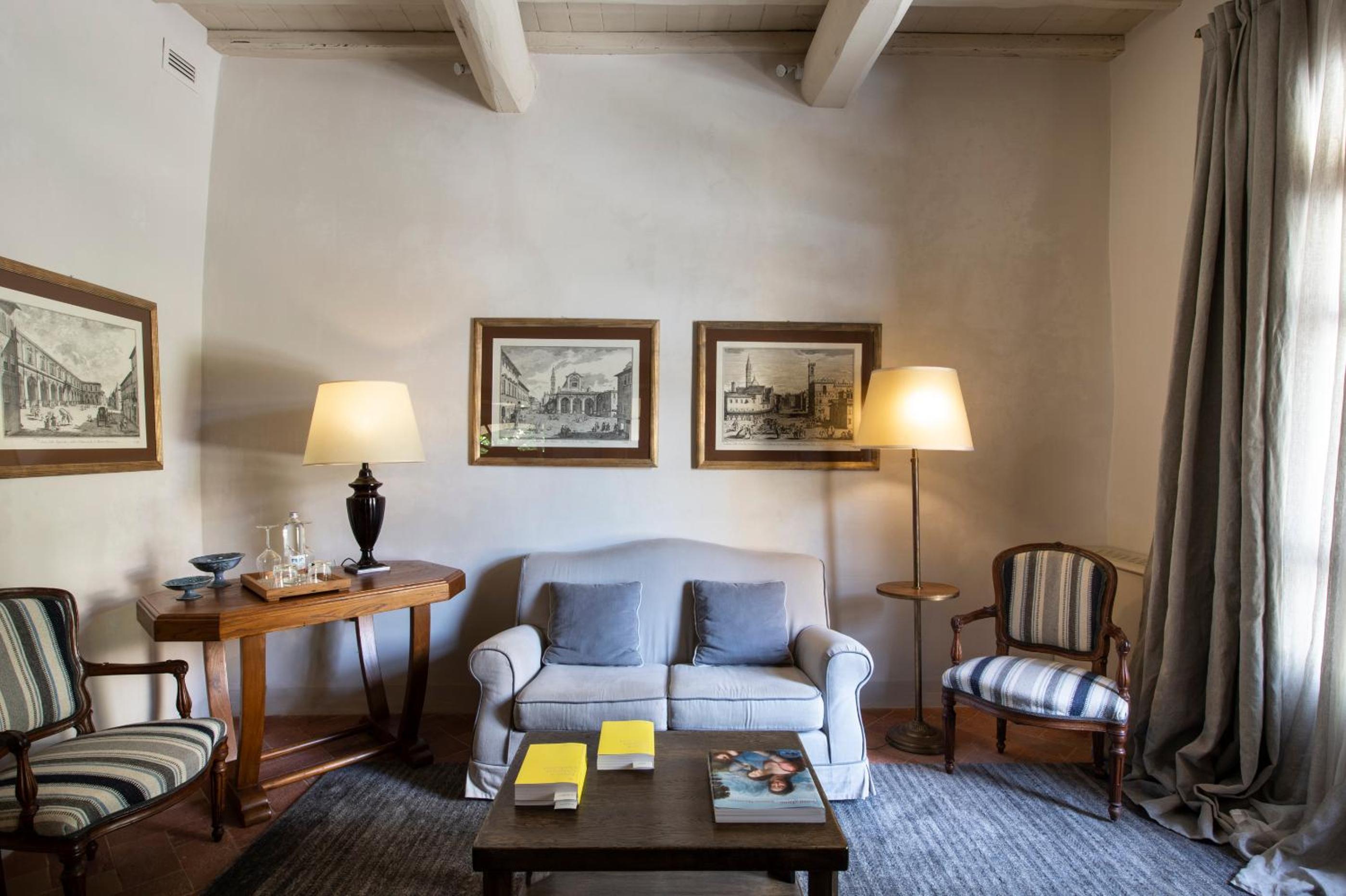 DELUXE, SUITE