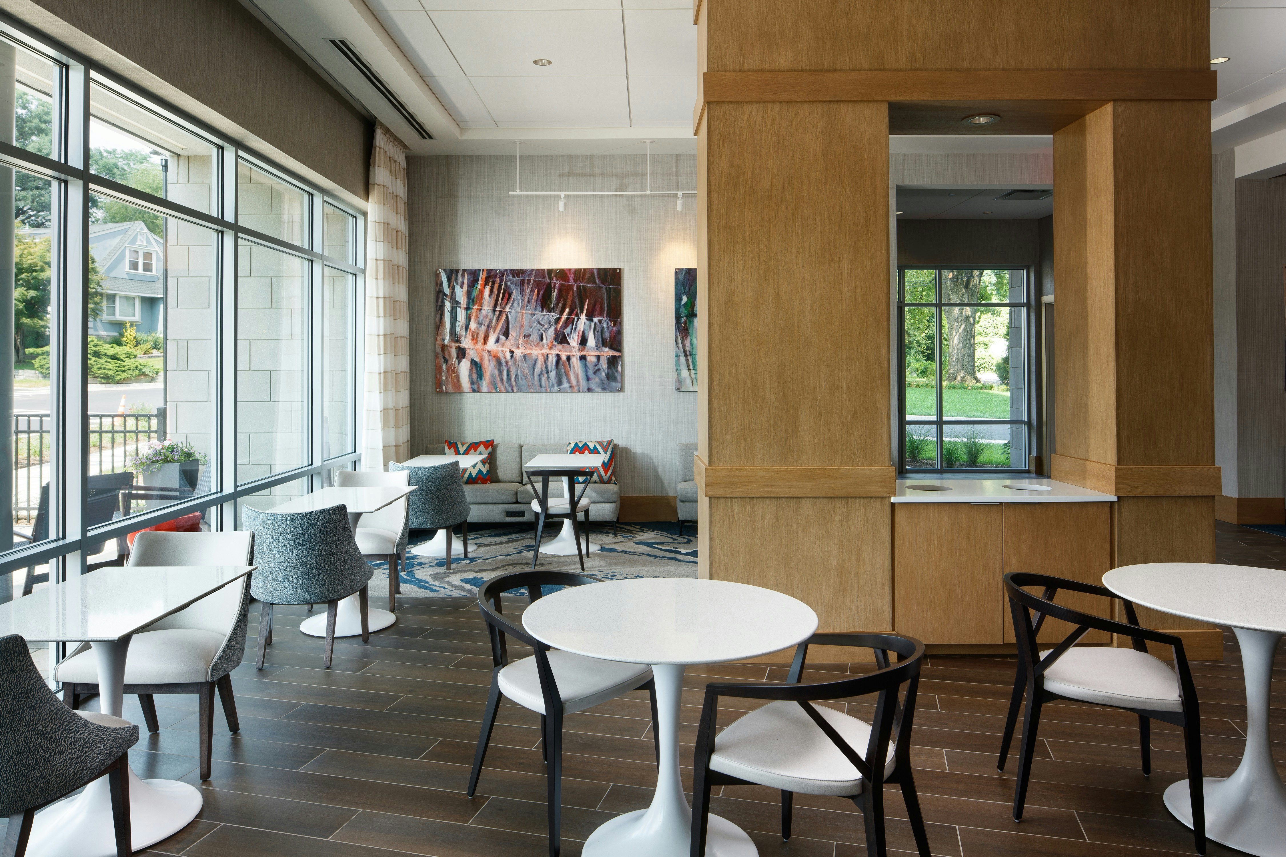 Hampton Inn and Suites Teaneck Glenpointe, NJ 25/41