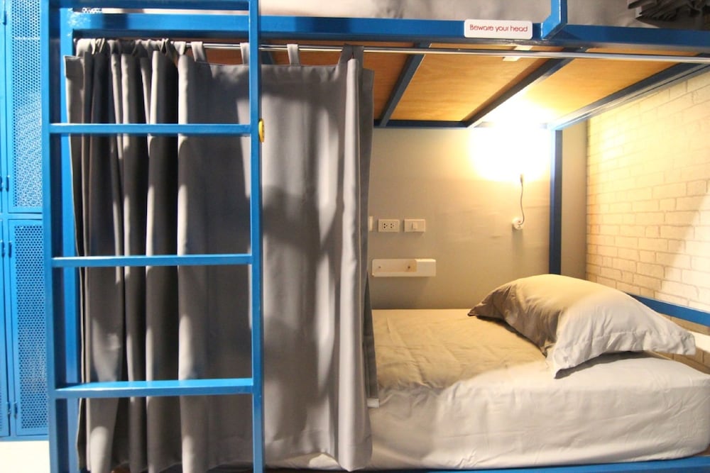 MIXED DORM, 8 BEDS, SHARED BATHROOM