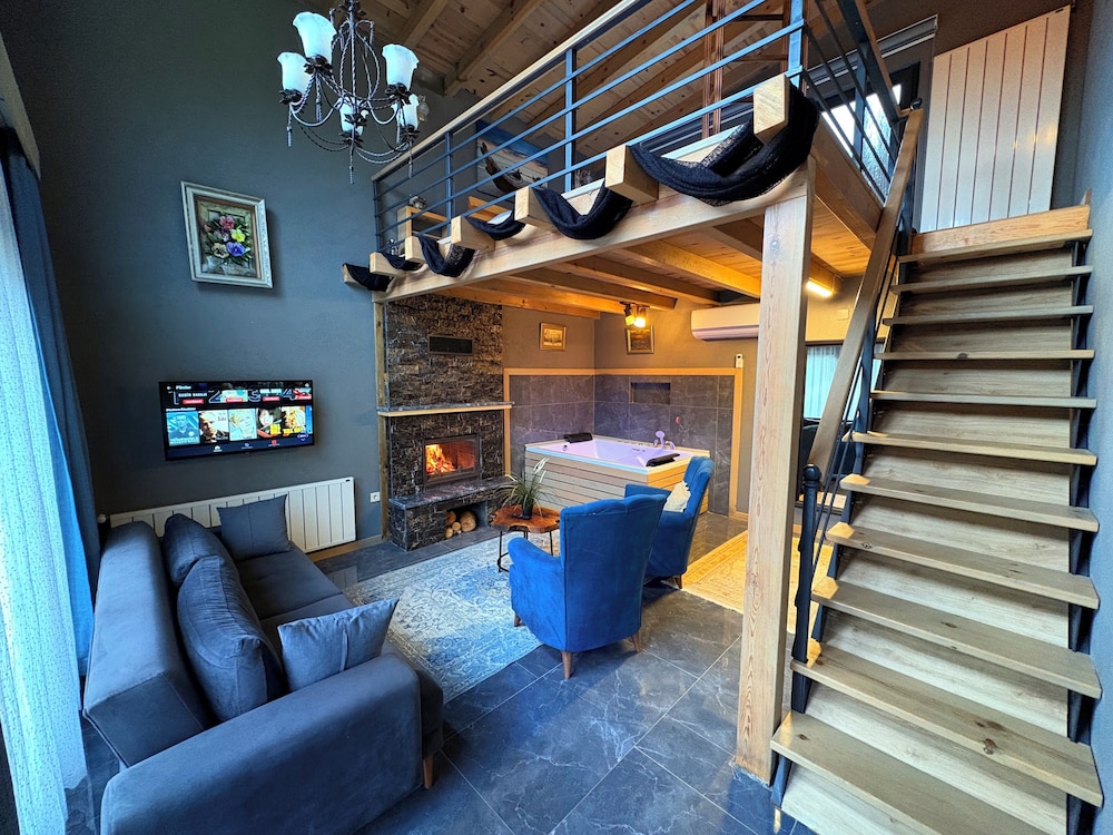 Antik River House 32/48