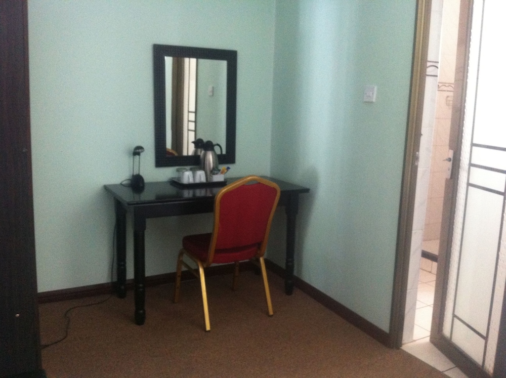 Exec Closets Hotel 11/15
