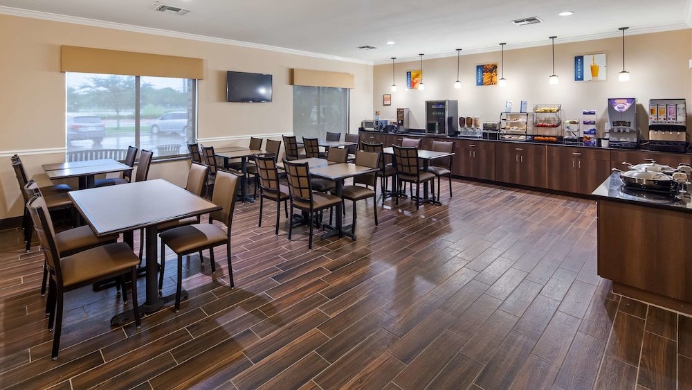 Best Western Plus Burleson Inn & Suites 26/32