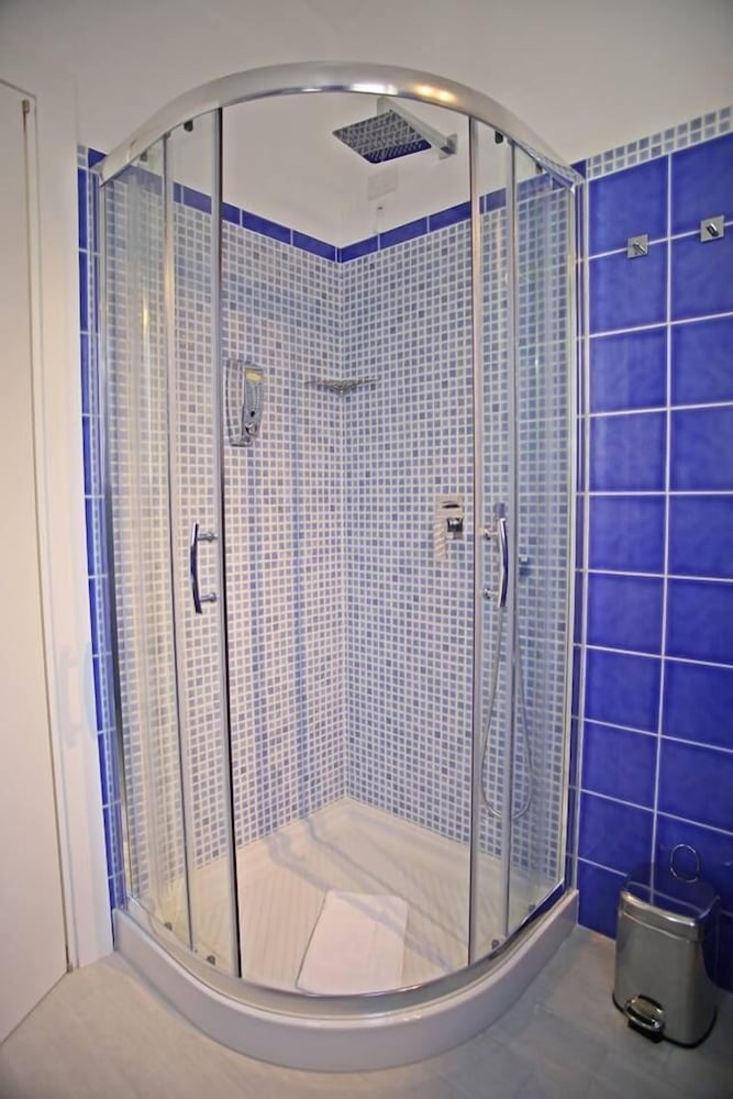Regina Simius Hotel 50/50